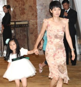 马伊琍生了几个孩子都是文章的?马伊琍和别人有孩子吗