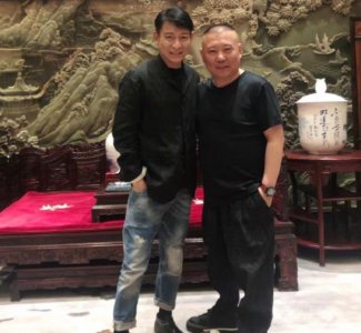 ​刘德华的图片（60岁刘德华与48岁郭德纲合影）