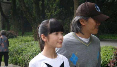 ​周星驰女儿是亲生的吗（徐娇家庭背景揭秘）
