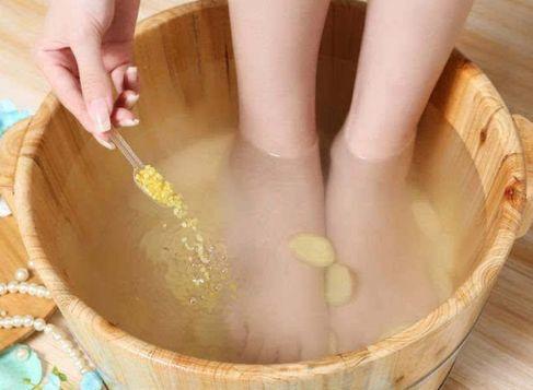 三伏天用生姜泡脚,坚持7天,身体发生5个惊喜变化令人羡慕!