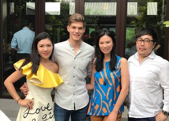 邓文迪与小27岁匈牙利男模分手,揭秘50岁邓文迪的传奇人生经历