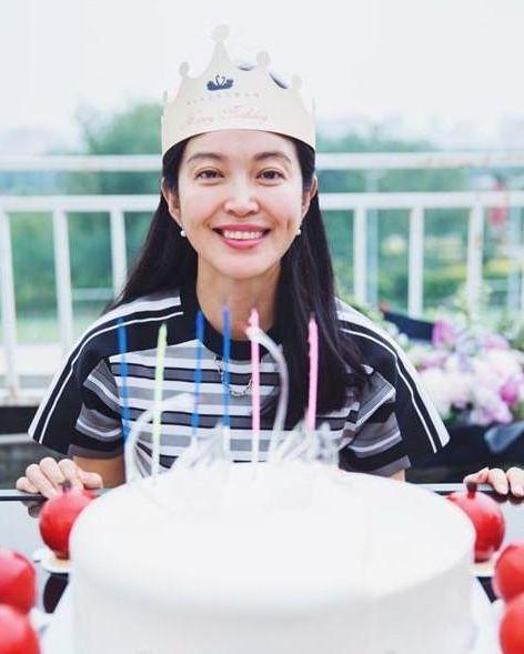 李冰冰亲妹妹近照,美貌出众不输李冰冰,许文楠真是好福气!