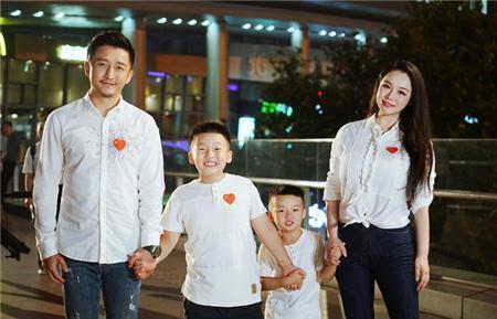 邹市明连得3儿子!网友:冉莹颖住进男生宿舍,祝福第四胎是女儿