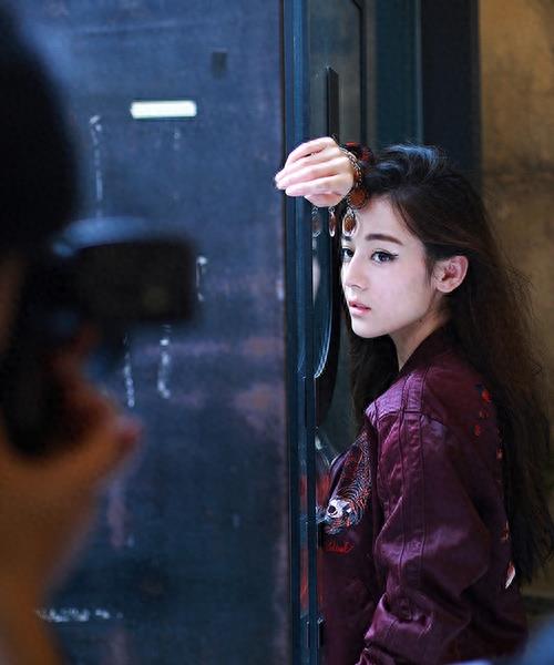 女神迪丽热巴微博晒美照 娇俏可人 美出新高度
