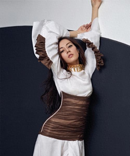 女神迪丽热巴微博晒美照 娇俏可人 美出新高度