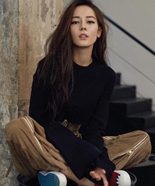 女神迪丽热巴微博晒美照 娇俏可人 美出新高度