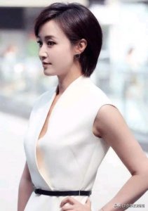 她曾是央视红人,两度插足他人婚姻,改名进入演艺圈今终获幸福