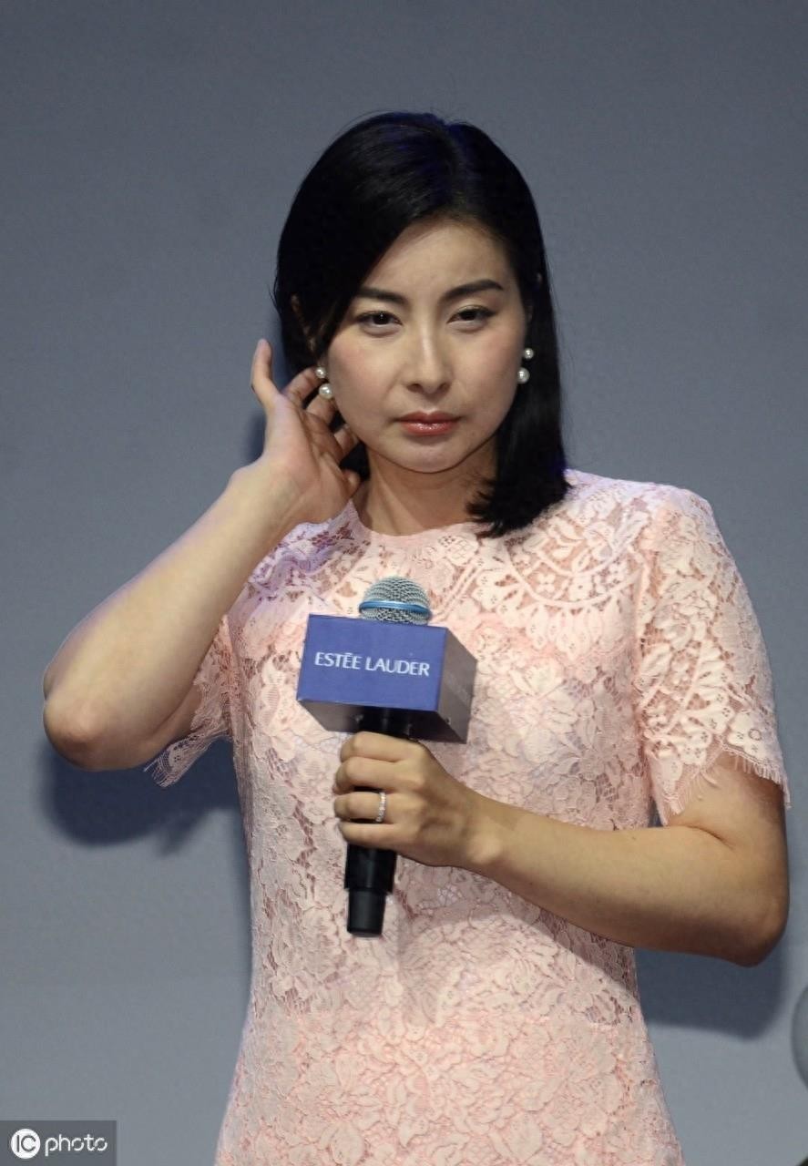 跳水女神——郭晶晶美照，笑起来依旧那么迷人