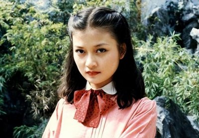 ​歌手朱晓琳：走红背后有艰辛，15岁爆红，21岁隐退，56岁仍未婚