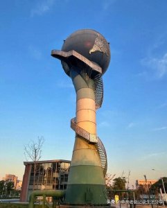 ​中国最大的钢铁联合企业之一：上海宝钢