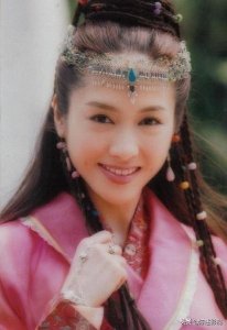 ​梨涡女神只服这7位，辨识度高不说，笑起来还妩媚迷人