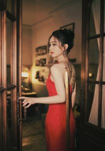 ​十八位知名女星红裙合集，有的惊艳，有的普通，你最喜欢哪一个？