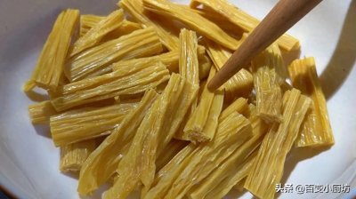 ​腐竹直接用清水泡是大错！饭店大厨教我一招，快速泡发，还不夹生