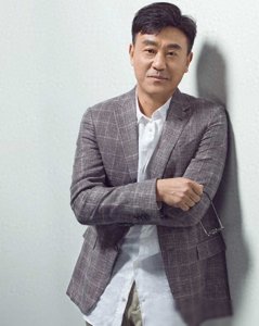 ​演员何冰：为何结婚几十年零绯闻？看看妻子是谁就知道了