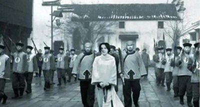 ​秋瑾死前提三个要求：莫脱衣，备薄棺，写家信！审判官照办后自杀