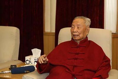 ​原人大副委员长彭冲，主政南京上海，筹建宝山钢铁厂，官至副国级