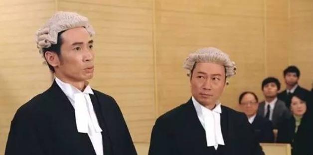 为什么香港法官要戴假发，为了怕坏人报复吗？律师偷偷告诉你实情