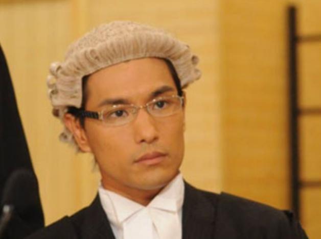 为什么香港法官要戴假发，为了怕坏人报复吗？律师偷偷告诉你实情
