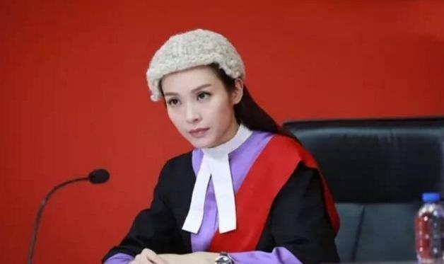 为什么香港法官要戴假发，为了怕坏人报复吗？律师偷偷告诉你实情