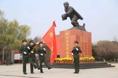 ​杨根思连长的英雄事迹简介50字(杨根思连长的英雄事迹简介300字)