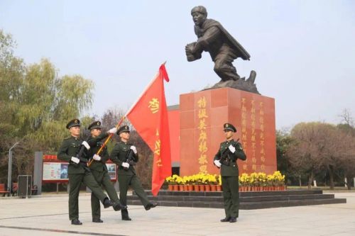 杨根思连长的英雄事迹简介50字(杨根思连长的英雄事迹简介300字)-第1张图片-