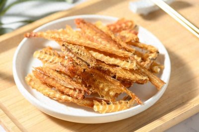 ​用这几样调面糊，炸鱼炸肉炸菜都好吃，又香又酥脆
