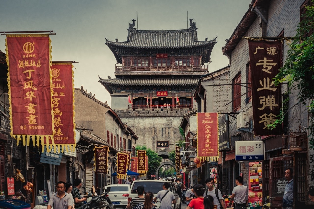 丽景门位于洛阳老城区西关，是中国历史上典型的城门