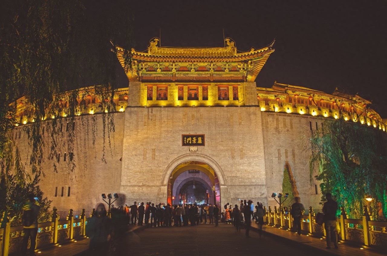 丽景门位于洛阳老城区西关，是中国历史上典型的城门