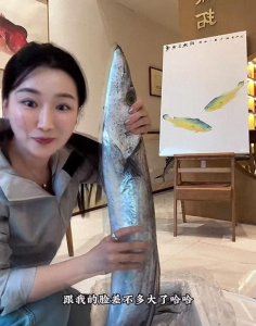 ​“眼睛画好鱼就活了！”福建90后美女花10年学习非遗鱼拓，作品最高卖10万