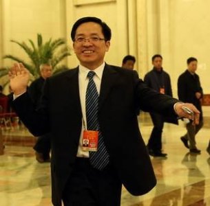 ​千万网友寻找的两会“喜感哥” 靠耿直萌圈粉！