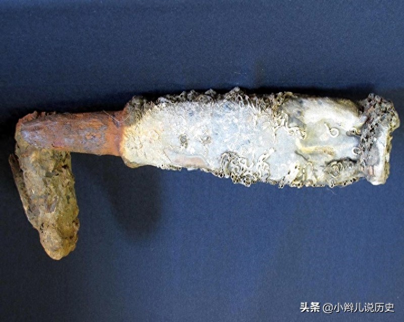 甲午海战中，邓世昌的致远舰121年后重见天日，图3是打捞出的炮弹