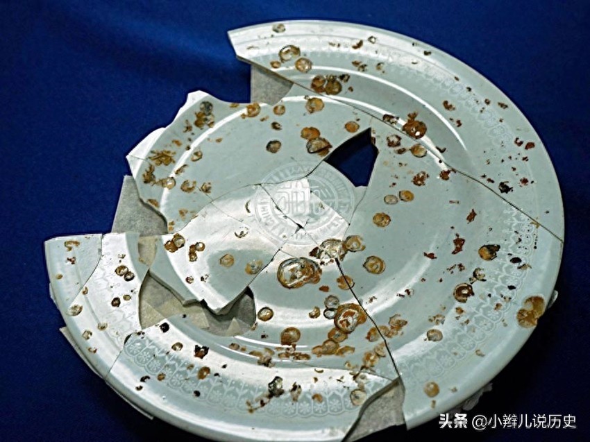 甲午海战中，邓世昌的致远舰121年后重见天日，图3是打捞出的炮弹