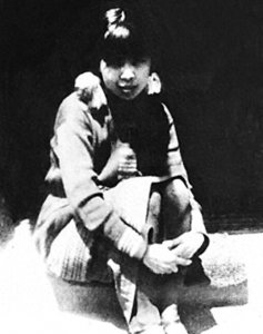 ​1942年萧红病逝后，端木蕻良“苦守寒窑”18年，终生珍藏她的头发