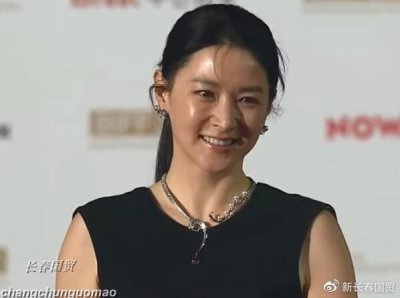 51岁李英爱零修图真实状态曝光，18年前后对比照太惊人