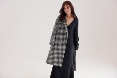 韩国女艺人金贤珠拍时装照展优雅迷人魅力