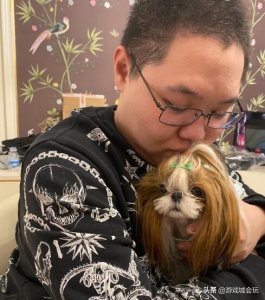​PDD女友深夜晒出新欢和旧爱 被粉丝调侃：你这秀恩爱真有水平
