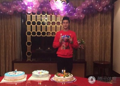 孙杨25岁生日现场图曝光！孙杨妈妈杨明个人资料介绍
