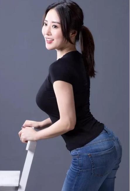 蒋娉婷大方得体,穿着美到爆炸,气质提升一大截