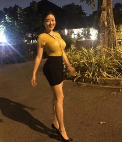 蒋娉婷大方得体,穿着美到爆炸,气质提升一大截