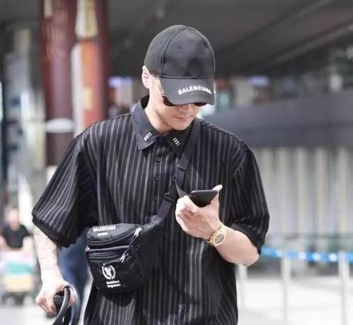 蒋劲夫近况被扒,板寸头露面且生活疑变拮据,和之前判若两人?
