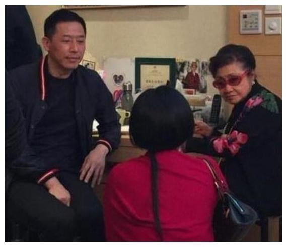 51岁唐鹤德近照曝光,看看张国荣走后的十几年,他都是怎么过的