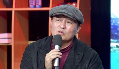 倪萍65岁三婚老公近照曝光！打扮文艺面容沧桑，结婚16年越长越像