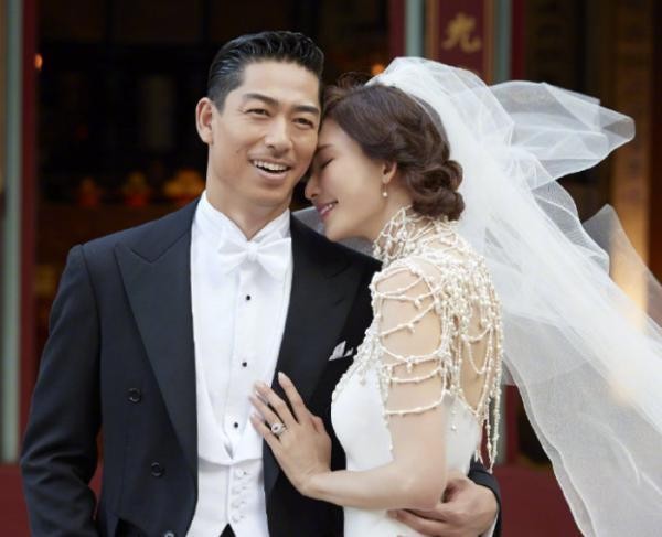 林志玲婚后判若两人!化身迷妹为黑泽良平应援,娇羞吃手满眼崇拜