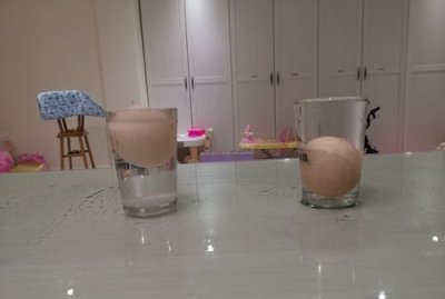 ​盐水为什么让鸡蛋浮出水面,鸡蛋加盐浮起来的原理是什么