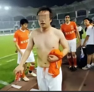 ​看了这3张照片，我才发现国足屡战屡败、老挂零蛋，是有原因的
