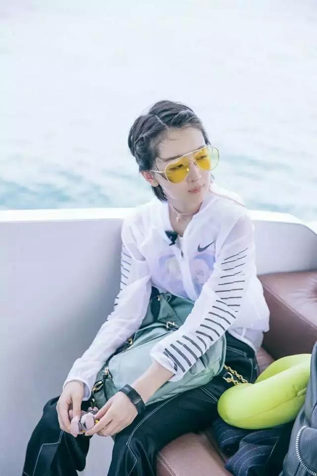 戴眼镜最好看的十大女星，刘亦菲排第一，刘诗诗排第二