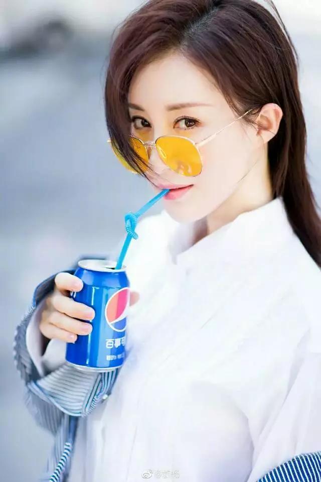 戴眼镜最好看的十大女星，刘亦菲排第一，刘诗诗排第二