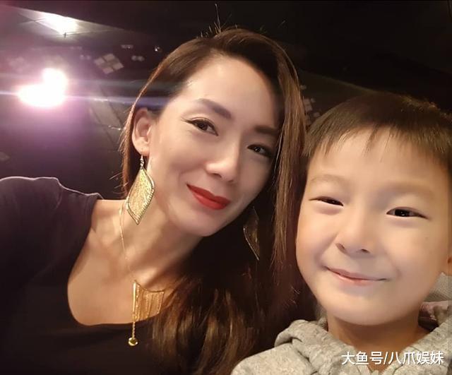 “最美何仙姑”郑秀珍宣布离婚, 让大家别担心, 43岁的她依然美艳