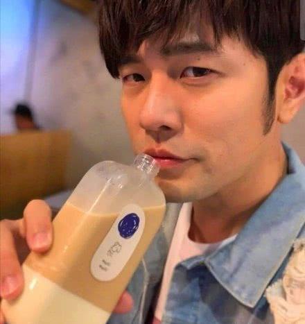 周杰伦最爱的奶茶店:带到新歌MV成网红奶茶,排队2小时很值!