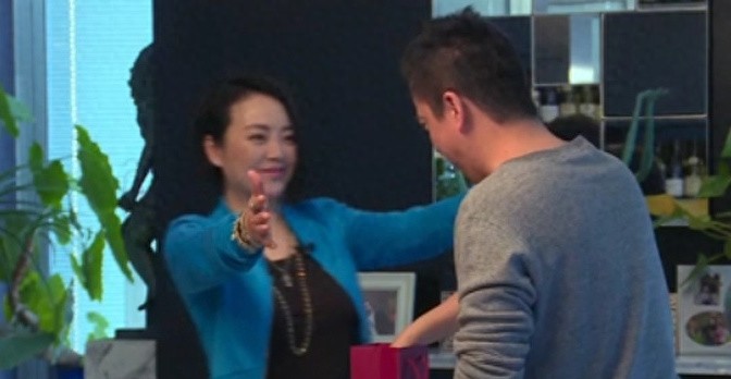 46岁王中磊与老婆甜蜜爱情曝光，终于知道王中磊为什么会成功！